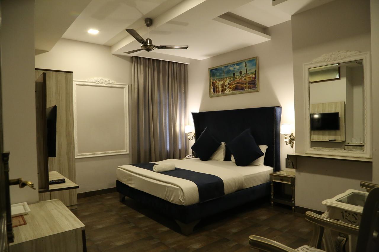Hotel Posh Chandigarh Exterior photo