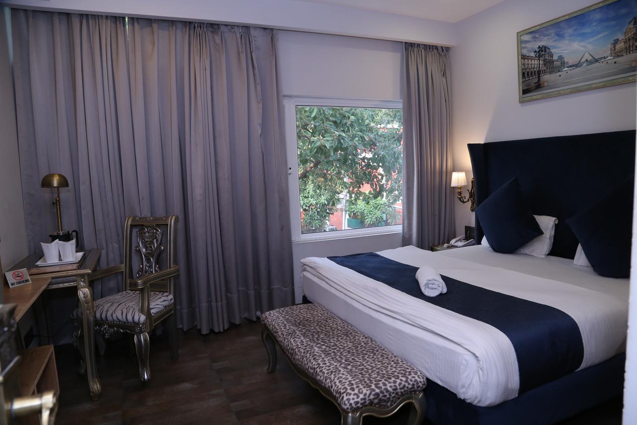 Hotel Posh Chandigarh Exterior photo